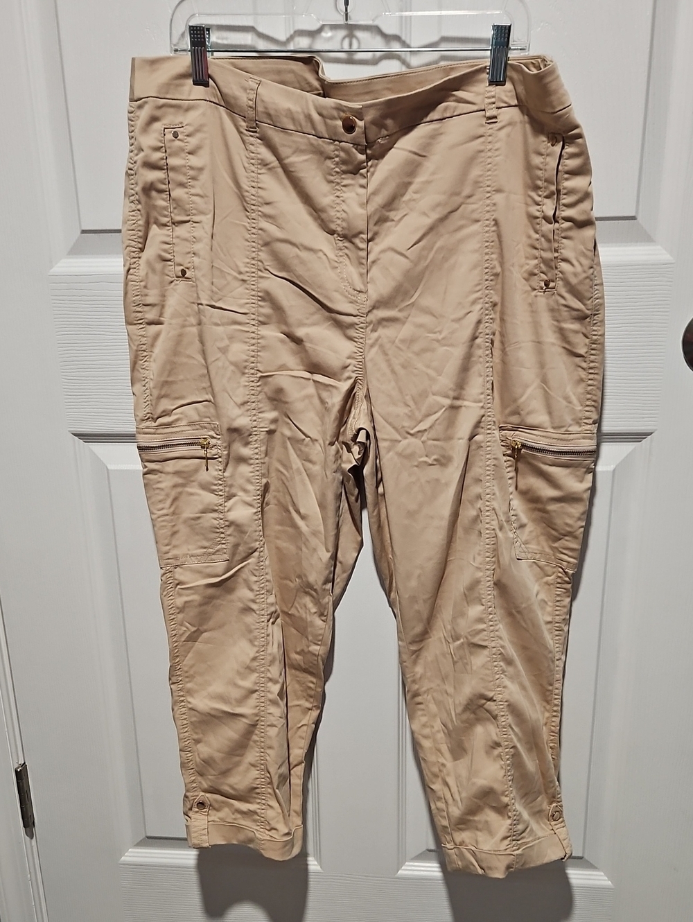 Chico's Light Beige Capri Pants with Cargo Stitching